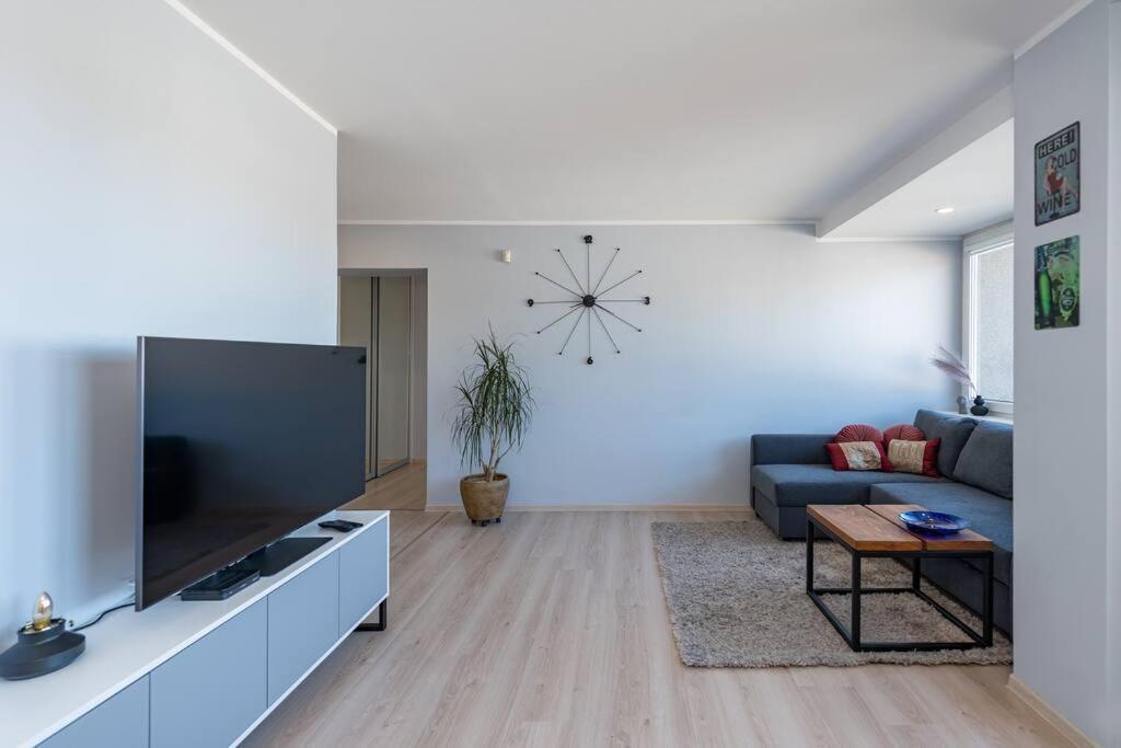 Central 2 Bd Apartment By Hostlovers Kaunas Bagian luar foto